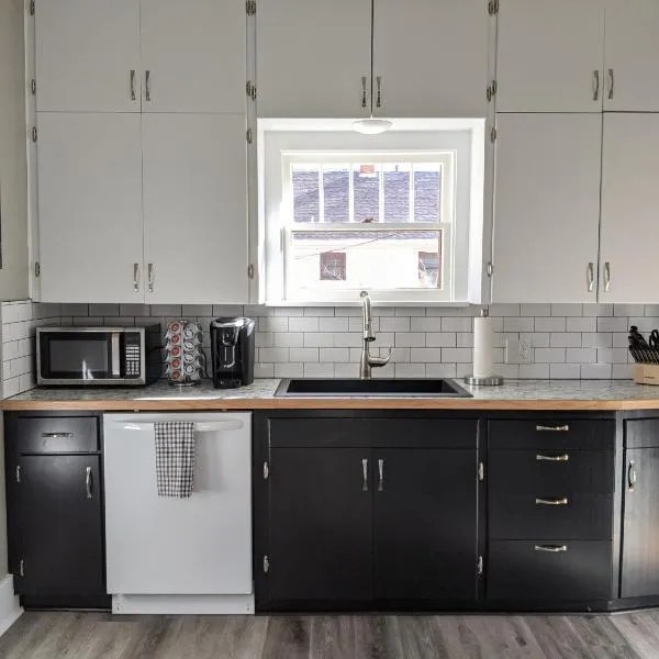 The Lewis House-Upper Level-A Peaceful Spot!, hotel in Laramie