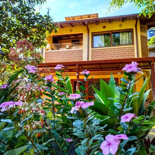 Chalé Sossego e Casa Flora, hotel in Alto Paraíso de Goiás