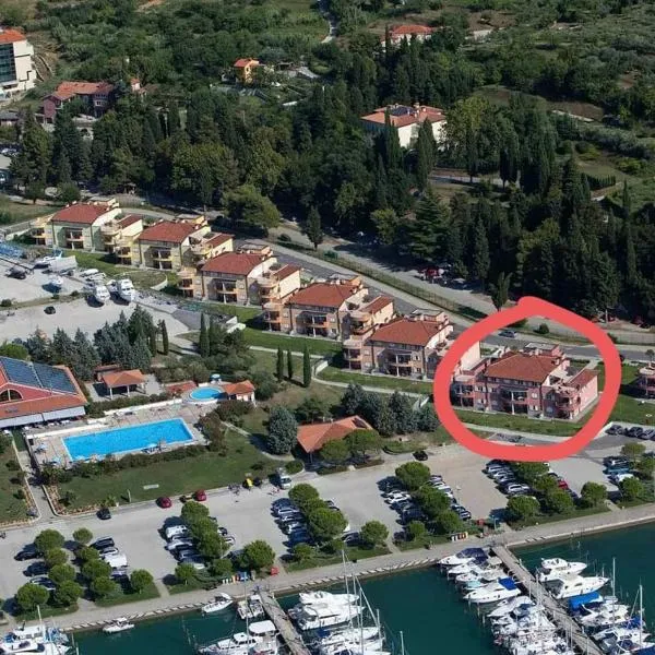 Apartment Residence Marina Portorož LEVANT 203&202, hotel i Portorož