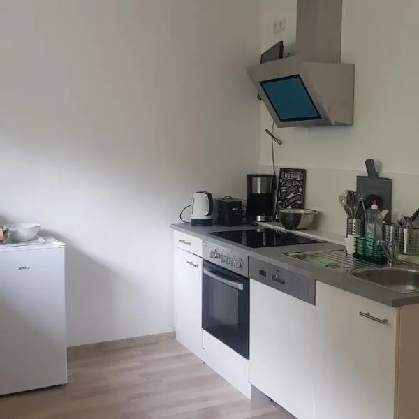 Niederdreisbacher Hütte - moderne Doppelzimmer - EINZELBETTEN -, hotel v destinaci Niederdreisbach