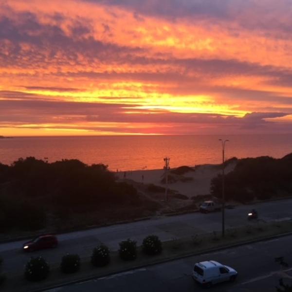 Frente a la Mejor Playa de Punta del Este"Edificio Costanero"