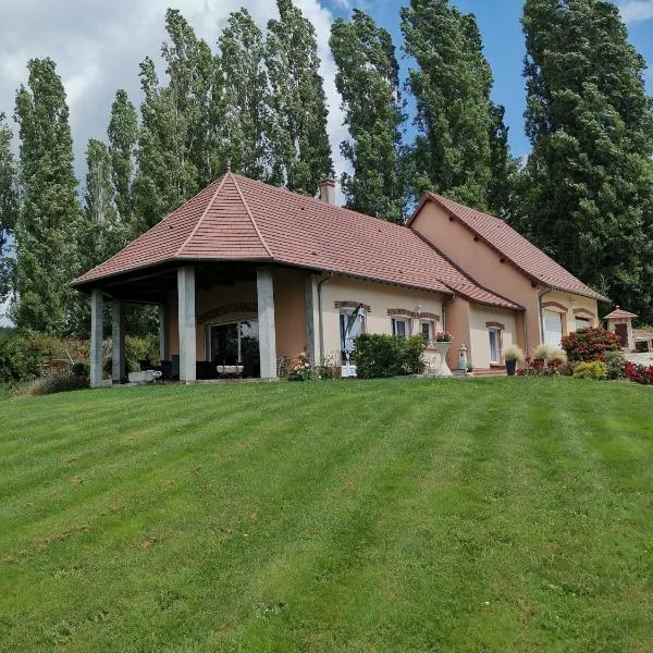 La Pause 18, hotel in Jars