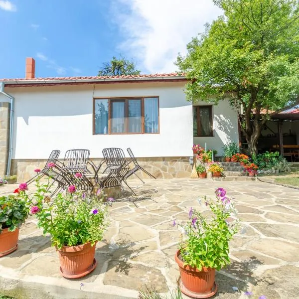 Къща за гости Виктория, hôtel à Kotel