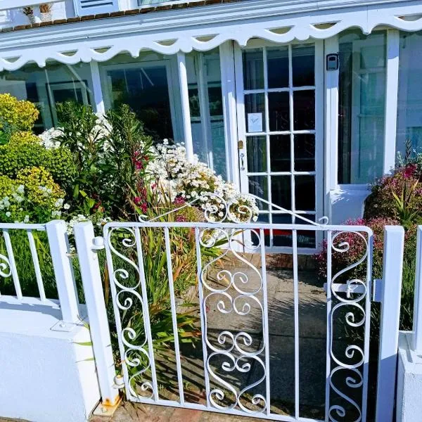 Beachfront Studio Apartment, Hotel in Felixstowe