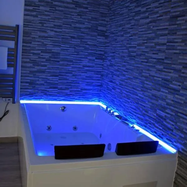 Alojamientos Lola, Suite con jacuzzi, ξενοδοχείο σε Benalup Casas Viejas
