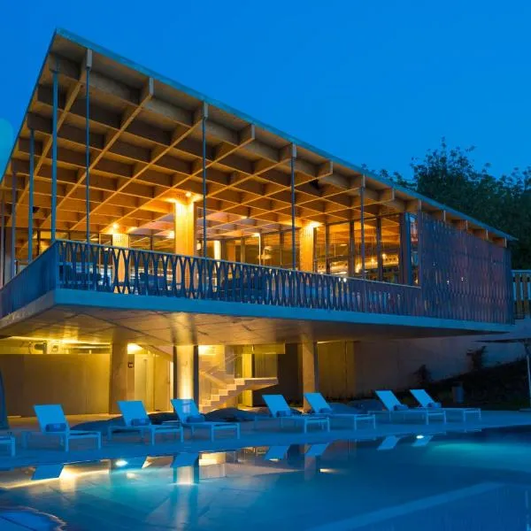 OZADI Tavira Hotel, hotel in Tavira