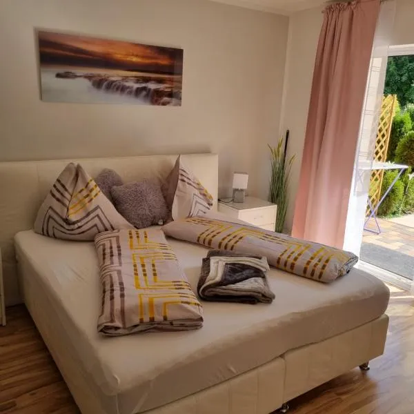 Alpe-Adria Apartment Chanel (Top 6 mit Garten), hotel in Oberaichwald