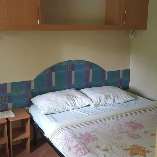 bungalo, hotel in Buzet