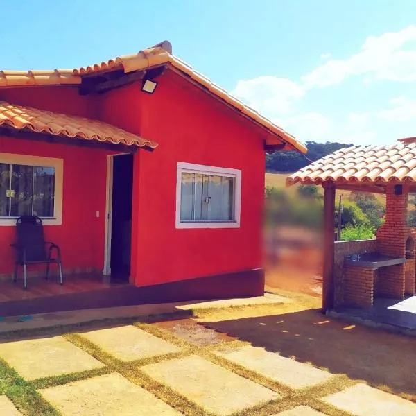 Acomodação chalé entre capitolio e escarpas do lago, hotel in Capitólio