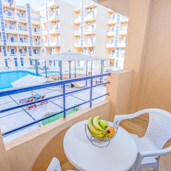 Pool View With Balcony Near El Gouna - 2x Large Pools & Kitchen - EU Standards - Tiba Resort E4