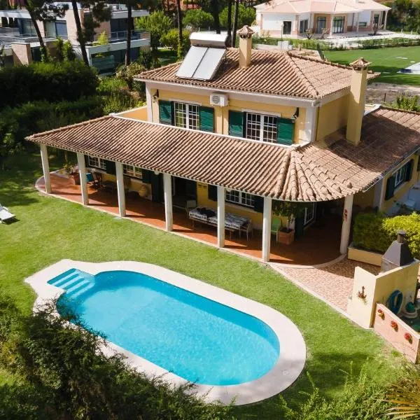 Family Friendly Villa Aroeira Golf, hotel v destinaci Aroeira