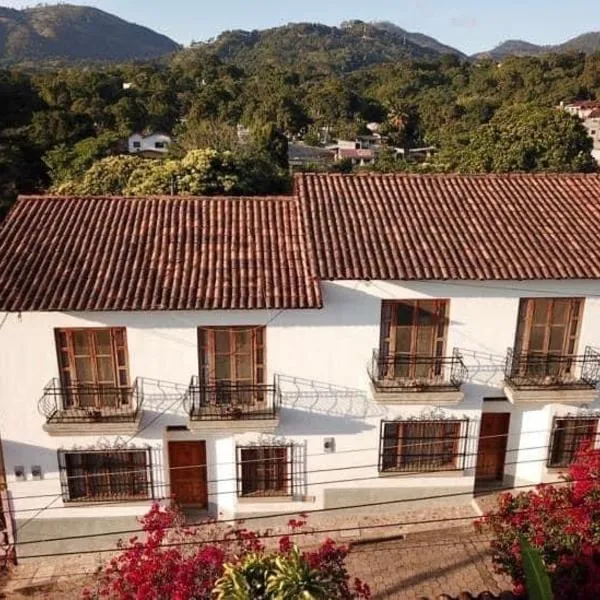 La Casa de Don Santiago Townhouse، فندق في كوبان رويناس