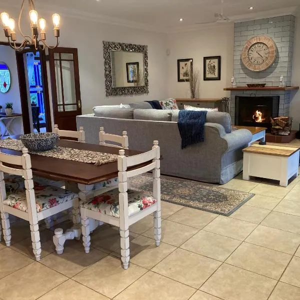 2 Rawdons Country Estate, hotel in Nottingham Road