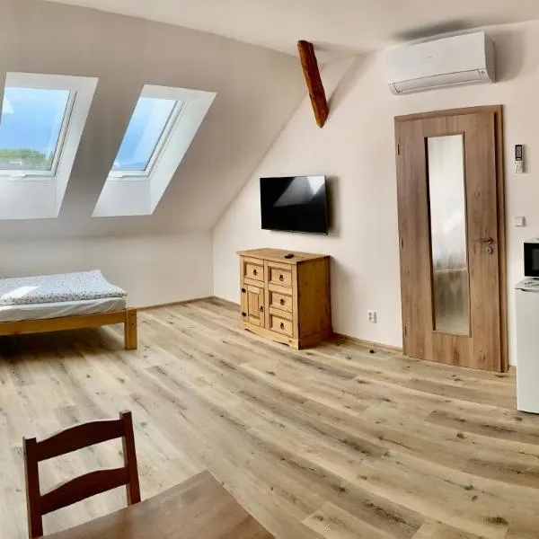Apartmány Statek Bezdědice, hotel v destinaci Hostomice