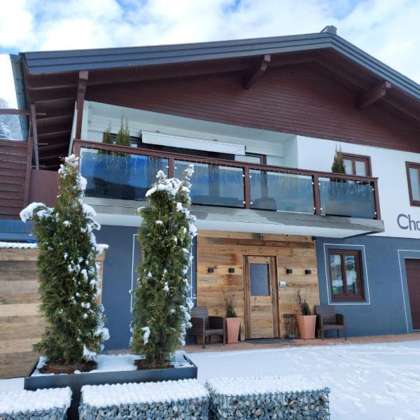 Chalet Sabrina mit Außenpool im Sommer