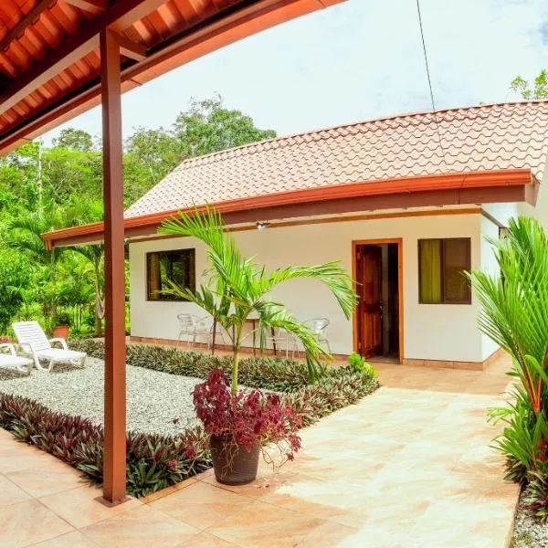 Casa Blossom - Beach Paradise Retreat, Fully Equipped, Holiday Home, hotel in Puerto Viejo
