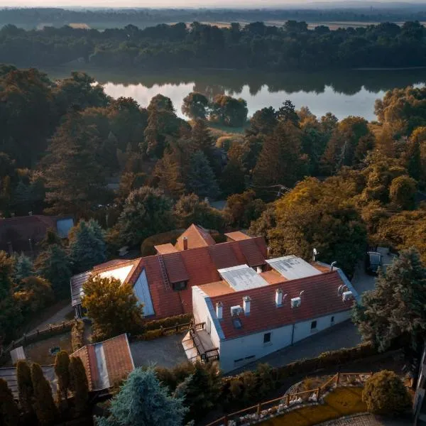 Edenrock Stairs、レアーニファルのホテル