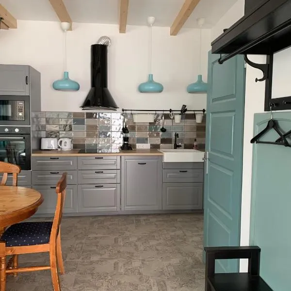 Viki Apartmanház, hotel in Dorog