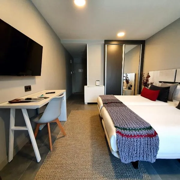 Apartahotel 5dos5, hotel in Oviedo