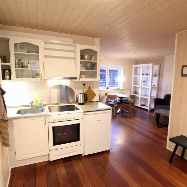 Modern apartment near beach, marina & city centre, hotel Tórshavnban