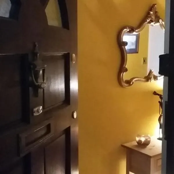 Edinburgh TWO BEDROOM apartment with free side street parking 24 hours, viešbutis Edinburge