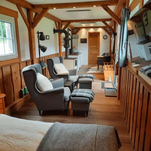 Living Legends - Tiny House auf den Wiesen der Edermühle, hotel v destinaci Grosspertholz