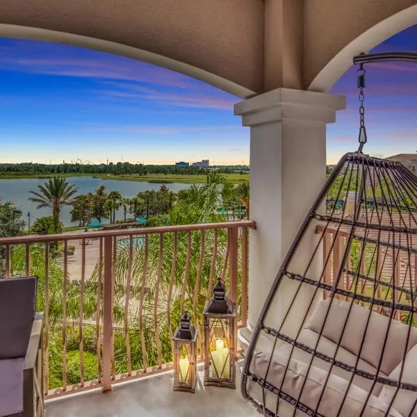 Top floor condo with view of lake, pool and fireworks! Next to Convention Center!, hotel in Orlando