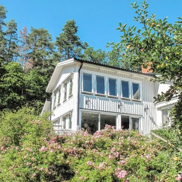 Holiday Home Stegeborg Sjöstugan by Interhome, hotell sihtkohas Norrkrog
