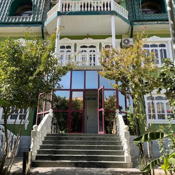 Hello Dushanbe Guest House, hotel in Dushanbe