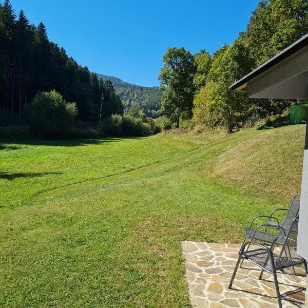 Apartma Juteršek 2+2, hotel v destinaci Libeliče