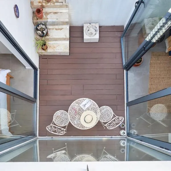 Charming house with terrace in Lisbon.WIFI.，位于里斯本的酒店