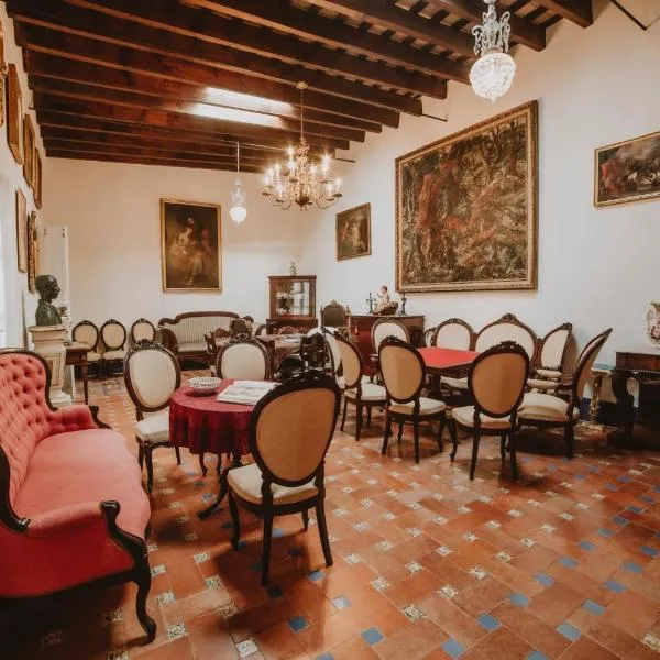 Posada La Casa Del Pintor, hotel in Carmona