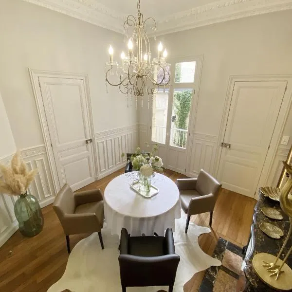 Le Clovis Suites Spa Sauna, hotel in Reims