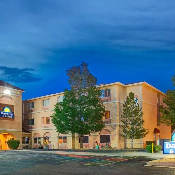 Days Inn & Suites by Wyndham Airport Albuquerque, hotel di Albuquerque