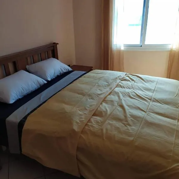 Bright Air Conditioned Apartment Near City Center, Hotel in Marrakesch