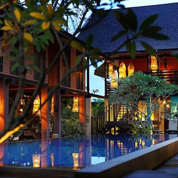The Village House, hotel di Santubong