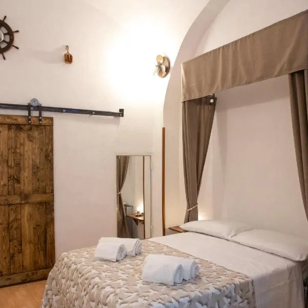 La tana dei pirati，位于那不勒斯的酒店