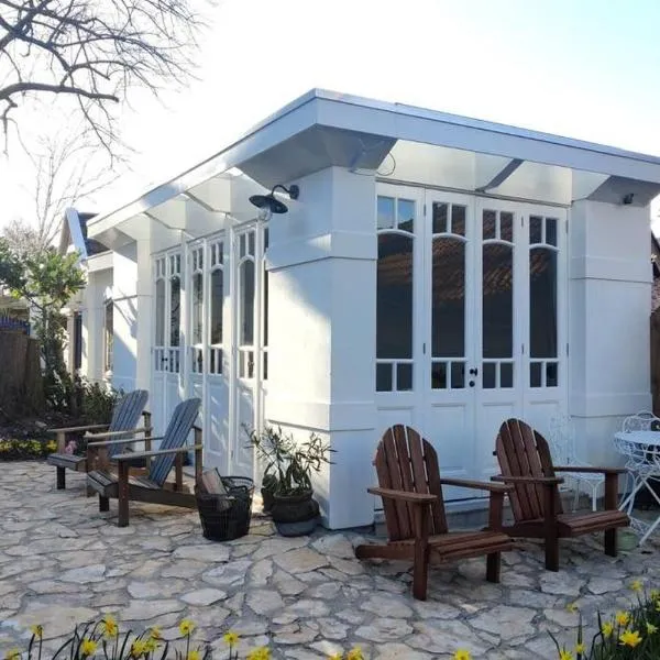 Oranjerie, 7 km onder Groningen, hótel í Paterswolde