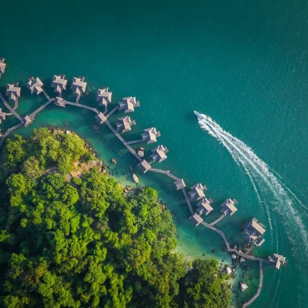 Pangkor Laut Resort - Small Luxury Hotels of the World, hotel in Pangkor