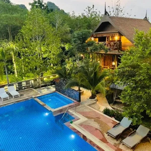 Boutique Village Hotel, hotel em Praia de Ao Nang