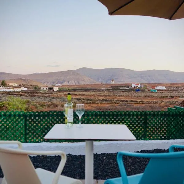 Siempre Feliz La Casita Los Molinos, hotel in Villaverde