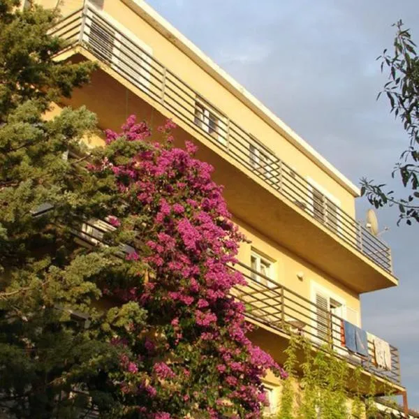 Bed & Breakfast Dora, hotel en Rovanjska