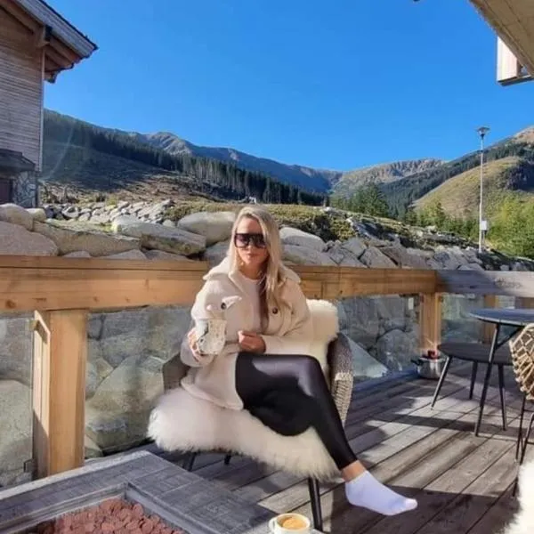 Chalets VIVA Jasná & jacuzzi，位于迪马诺卡多林纳的酒店