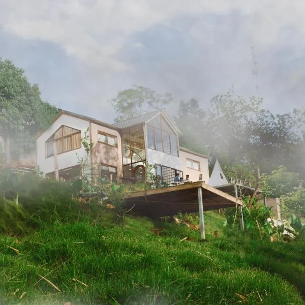 MiCasa - Nhà gác mái trên đỉnh đồi, hotel en Cao Bằng