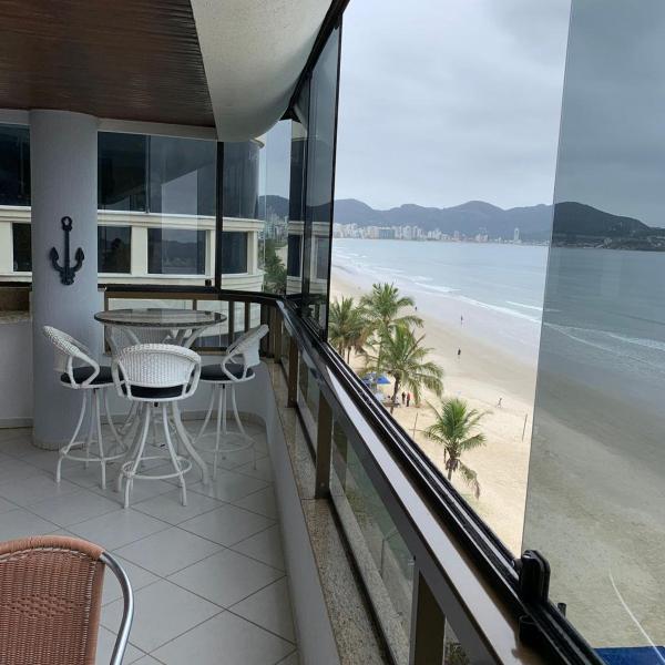Cobertura frente ao mar Meia Praia -Itapema -SC