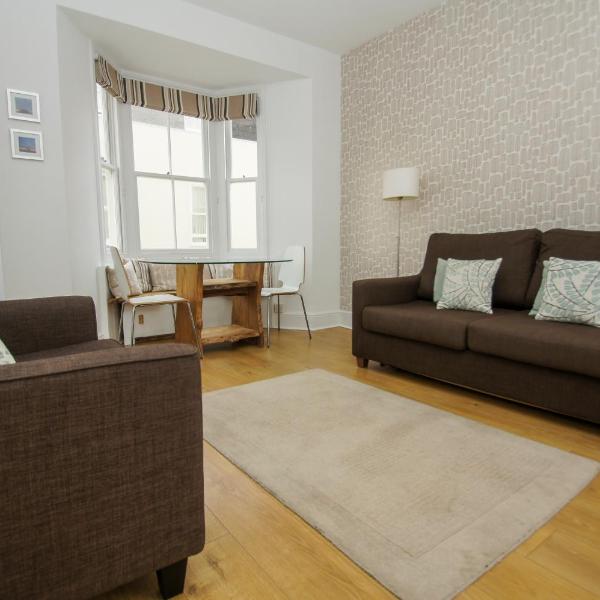 Marine Cottage - Parking - by Brighton Holiday Lets