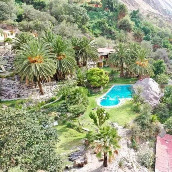 Paraiso Las Palmeras Lodge、カバナコンデのホテル