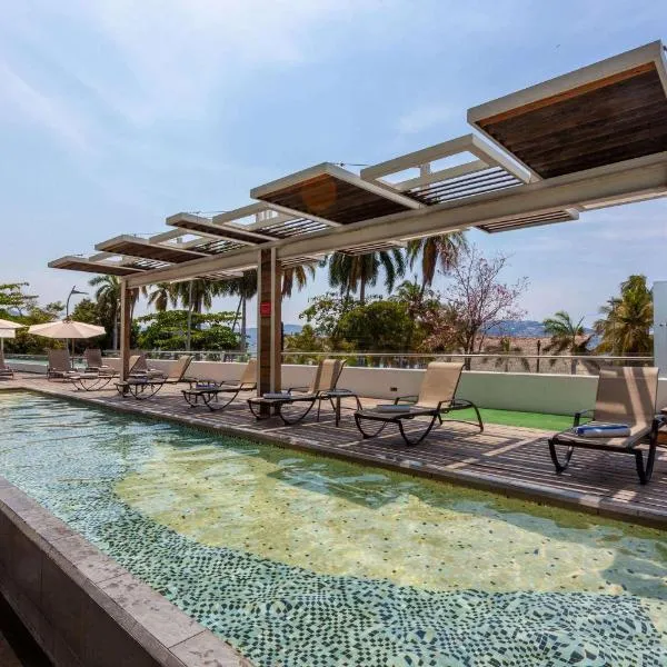 Ramada by Wyndham Acapulco Hotel & Suites, hotel in Acapulco