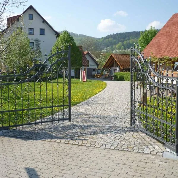 Landhotel Zur Pferdetränke, хотел в Schleid