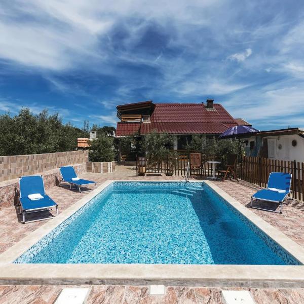 Stunning Home In Valtura With 4 Bedrooms, Wifi And Outdoor Swimming Pool